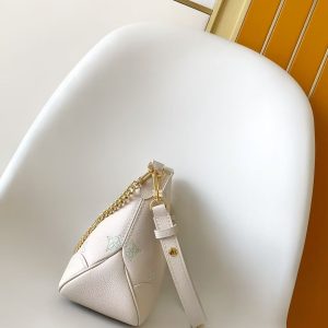 Alternative view of p620M27571 Green Boulogne handbag reinterprets the classic Monogram Empreinte leather with a monochromatic aesthetic, infused with elegant radiance through a detachable chain and LV floral embellishments. Its versatile silhouette accommodates multiple carrying options, while an interior pocket conveniently holds a smartphone.Embossed grained calf leather Calf leather trim Striped fabric lining Metal hardware Drawstring closure Zipper closure One interior pocket Holds smartphone, keys, Victorine mini wallet, and headphones Shoulder strap: Removable, adjustable Model: M14634 Dimensions: 29x16x9.5 cm